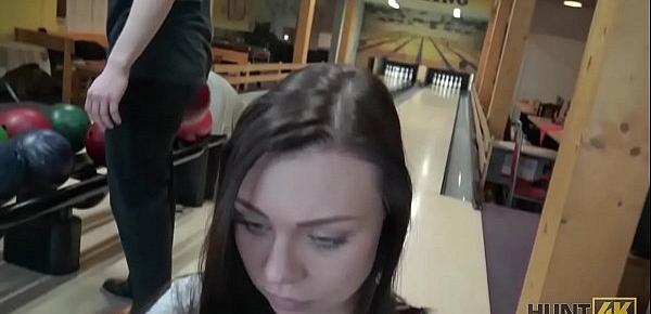 HUNT4K. Das Paar hat es satt zu bowlen, der Typ will Geld, Ornella Morgen will Sex